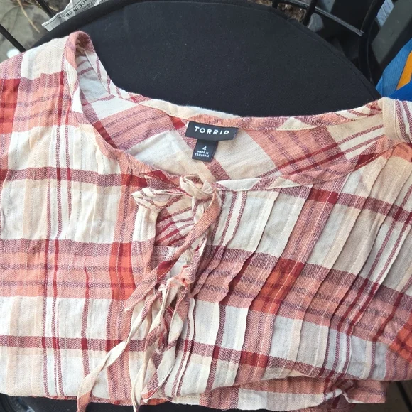 Torrid Coral and Cream Checkered Blouse - Picture 2 of 3